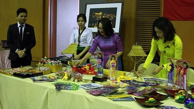 The Vietnamese booth introduced international friends to diverse cultural products 