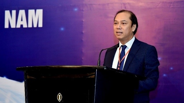 Deputy Foreign Minister Nguyen Quoc Dung speaks at the symposium in Hanoi on November 30.