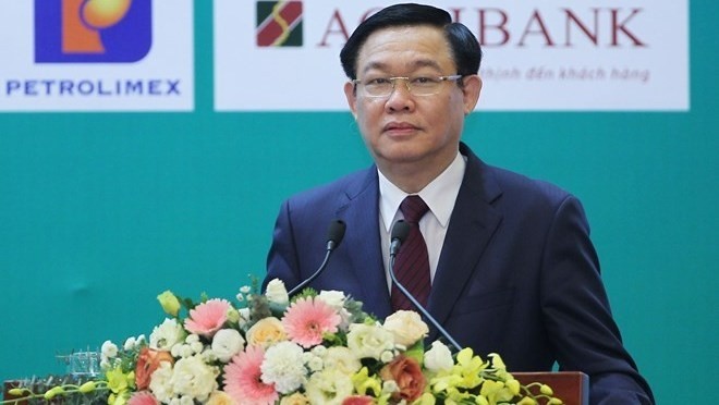 Deputy Prime Minister Vuong Dinh Hue addressing the forum (Photo VNA)