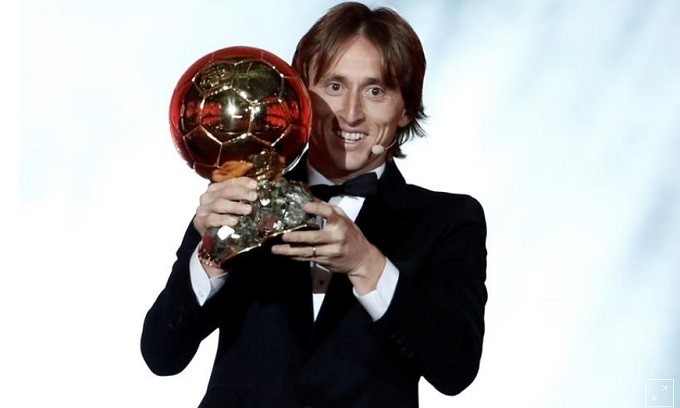 Real Madrid's Luka Modric with the Ballon d'Or award. (Reuters)