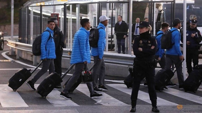 Boca Juniors players after arriving in Madrid. (Reuters)