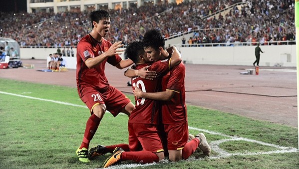 Vietnam players celebrate the opening goal by Quang Hai (No. 19). (Photo: NDO/Tran Hai)