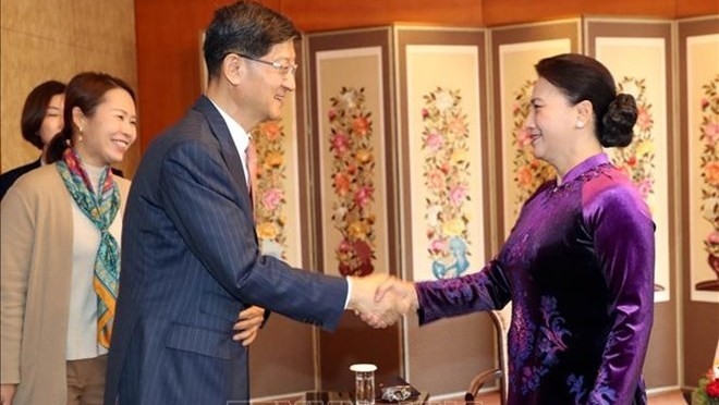 National Assembly Chairwoman Nguyen Thi Kim Ngan (R) and President of CJ Logistics Park Keun-tae (Source: VNA)