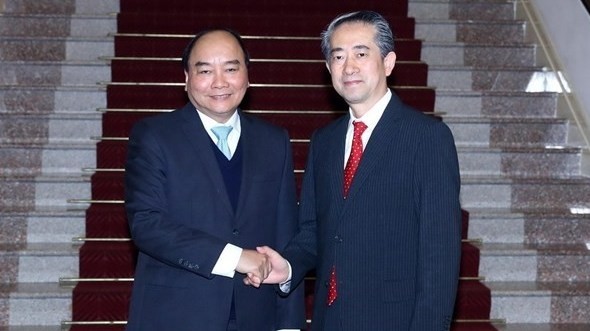 Prime Minister Nguyen Xuan Phuc (left) and Chinese Ambassador to Vietnam Xiong Bo (Photo: VNA)