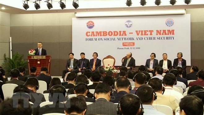 A conference on social networks and information safety took place in Phnom Penh, Cambodia, as part of the information and communications collaboration framework between Vietnam and Cambodia. (Photo: VNA)