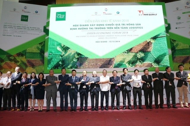 Delegates at the Green Economic Forum in Hau Giang province.