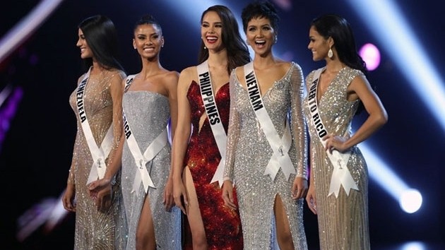 H'Hen Nie (second from right)’s excellent performance won her a place in the top 5 of Miss Universe 2018. (Photo: Reuters)
