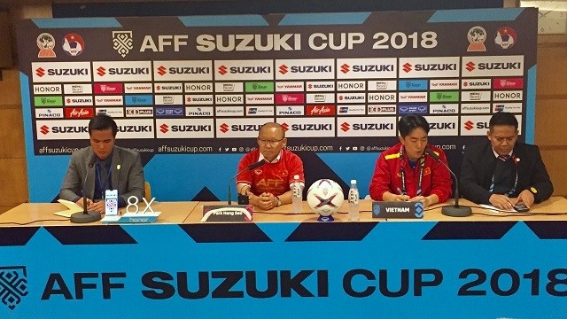Coach Park Hang-seo (second from left) speaks at the press brief following the win against Malaysia in the final second leg of the AFF Suzuki Cup 2018, Hanoi, on December 15. (Photo: NDO/Tran Hai)