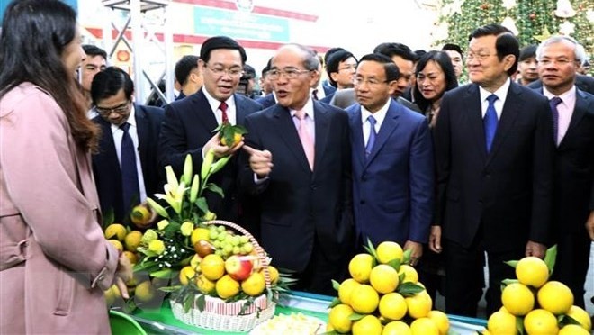 Deputy PM Vuong Dinh Hue and other former leaders attend the festival