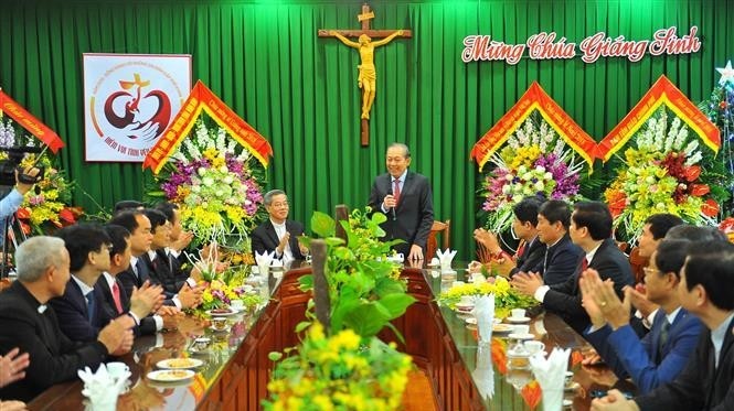 Deputy Prime Minister Truong Hoa Binh visited Phat Diem Diocese in the northern province of Ninh Binh on December 22. (Photo:VNA)