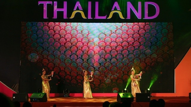 A traditional Thai dance at the festival (Photo: hanoimoi.com.vn)