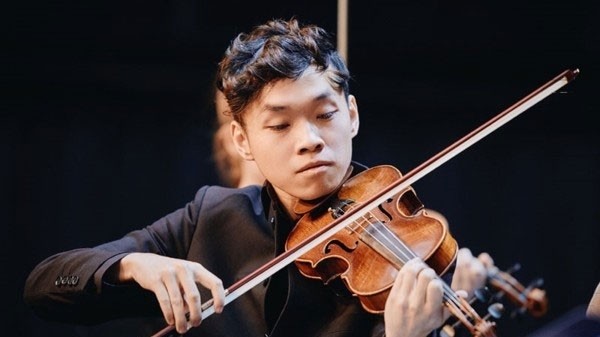 Violinist Nguyen Thien Minh 