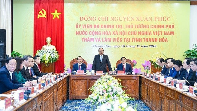 Prime Minister Nguyen Xuan Phuc speaking at the working session (Photo: VGP)