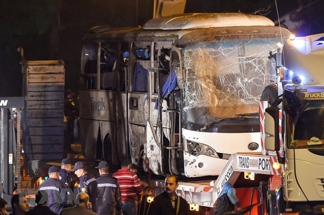 The bus carrying Vietnamese tourists who were on a seven-day tour organised by Ho Chi Minh City-based travel agency Saigontourist (Photo: AFP/VNA)