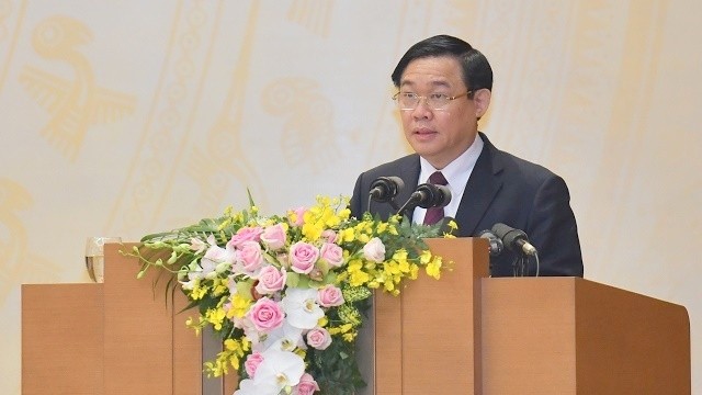 Deputy Prime Minister Vuong Dinh Hue speaking at the conference (Photo: VGP)