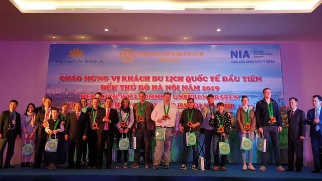 The first international visitors to Hanoi
