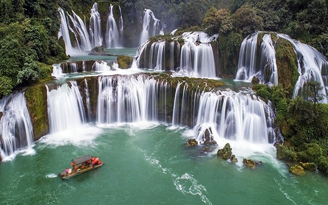 Ban Gioc Waterfall - a site of Non Nuoc Cao Bang Geopark 
