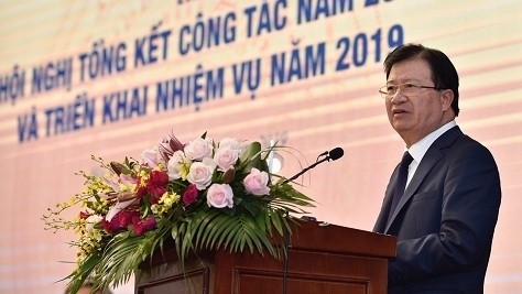 Deputy PM Trinh Dinh Dung speaking at the conference of EVN. (Photo: VGP)