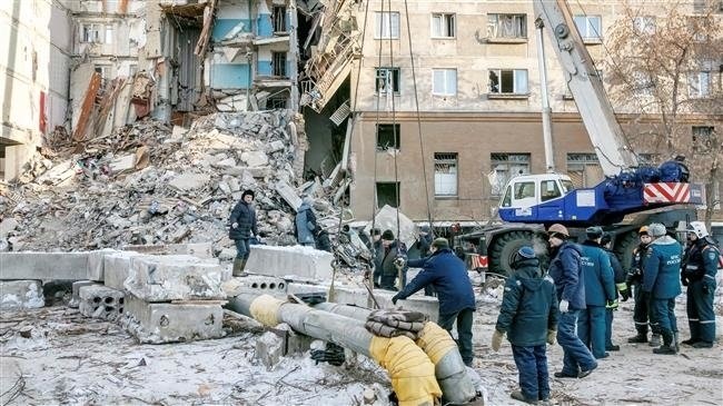 Russian Emergencies Ministry personnel work at the site of a partially-collapsed apartment block in Magnitogorsk, Russia, on January 1, 2019. (Photo by Reuters)