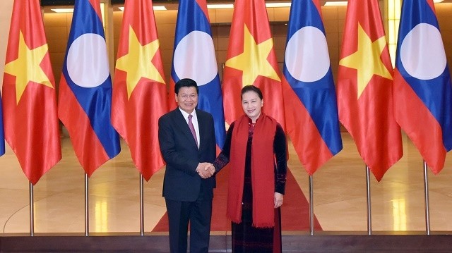 NA Chairwoman Nguyen Thi Kim Ngan (R) and Lao Prime Minister Thongloun Sisoulith (Photo: NDO/Duy Linh)