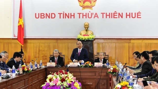 PM Nguyen Xuan Phuc at the meeting with Thua Thien-Hue leaders. 