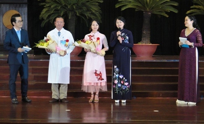Vice President Dang Thi Ngoc Thinh (fourth from left) speaking at the ceremony
