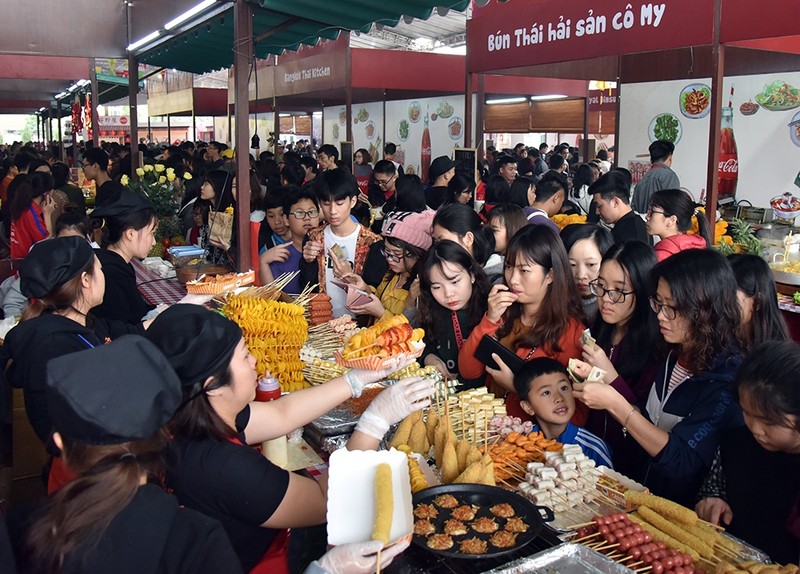 Nearly 40 restaurants selling the typical dishes of Japan, the Republic of Korea, Thailand, China and Vietnam were introduced to the capital's customers.