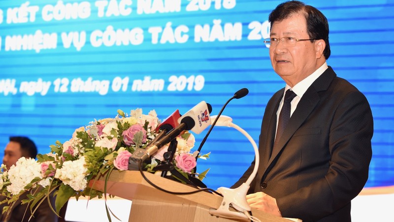 Deputy PM Trinh Dinh Dung speaking at the conference (Photo: VGP)