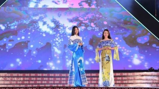 Two Ao Dai designs by  Vu Thao Giang introduced at the show 