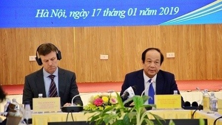Minister and Chairman of the Government Office Mai Tien Dung (R) speaks at the workshop (Photo: VGP)