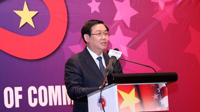 Deputy PM Vuong Dinh Hue addressing the meeting (Photo: VGP)