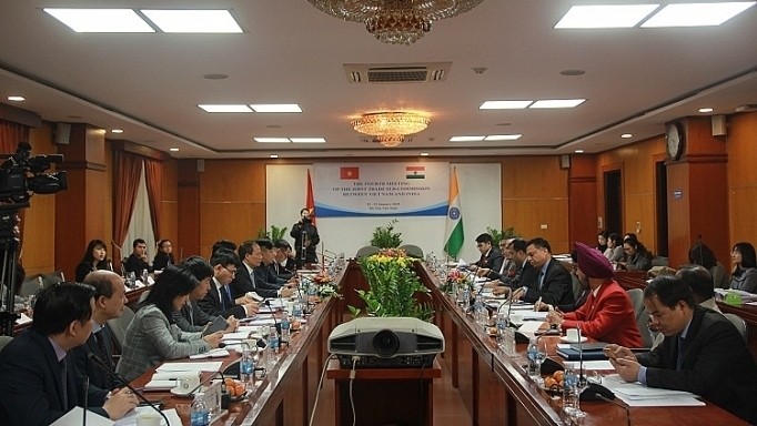 The meeting between the two trade ministries of Vietnam and India. (Photo: Cong thuong)