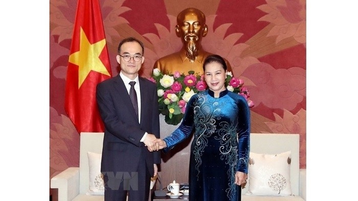 Chairwoman of the National Assembly Nguyen Thi Kim Ngan (R) and Prosecutor General Moon Moo-il of the Supreme Prosecutors' Office of the Republic of Korea. (Photo: VNA)