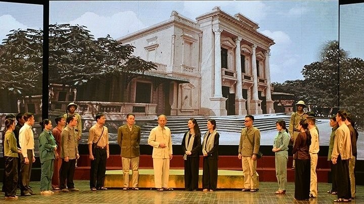The highlight of the programme is three short plays by Meritorious Artist Tien Hoi and artists of Hanoi Drama Theatre.