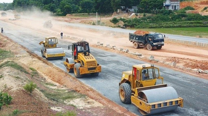 Work underway on an expressway project using public investment resources. 