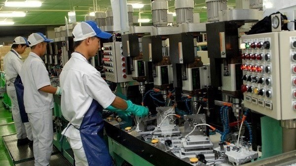 Workers manufacture auto parts at the Keihin Vietnam Company (Source: VNA)
