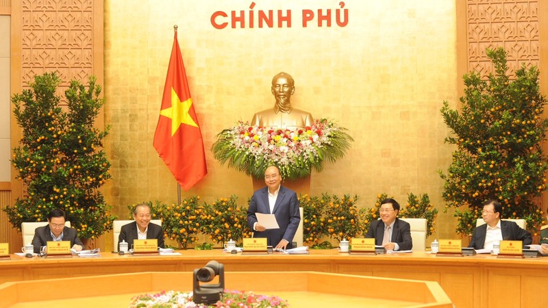 PM Nguyen Xuan Phuc speaking at the government's regular meeting (Photo: Tran Hai)