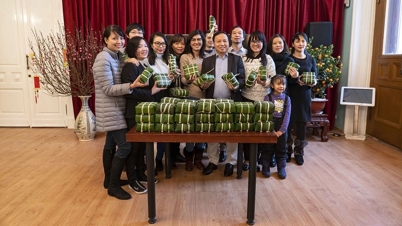 Overseas Vietnamese in Russia gather to make chung cake