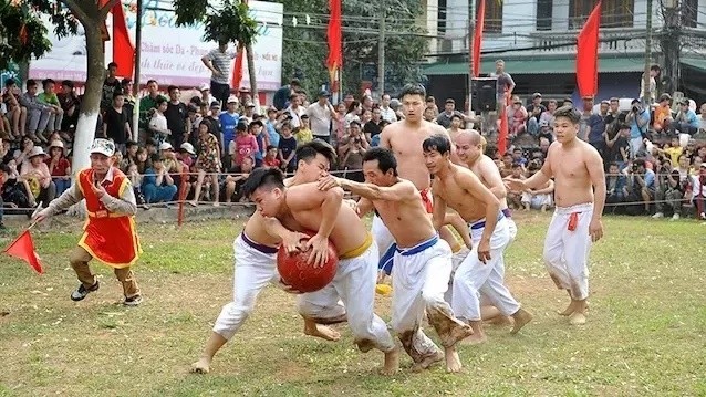 Thuy Linh village men are wrestling for the ball.