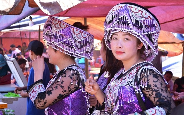 Mong ethnic people enjoy Say San Festival 