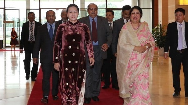 National Assembly Chairwoman Nguyen Thi Kim Ngan (left) and her Bangladesh counterpart Shirin Sharmin Chaudhury during the latter’s visit to Vietnam in 2017. (Photo: VNA)