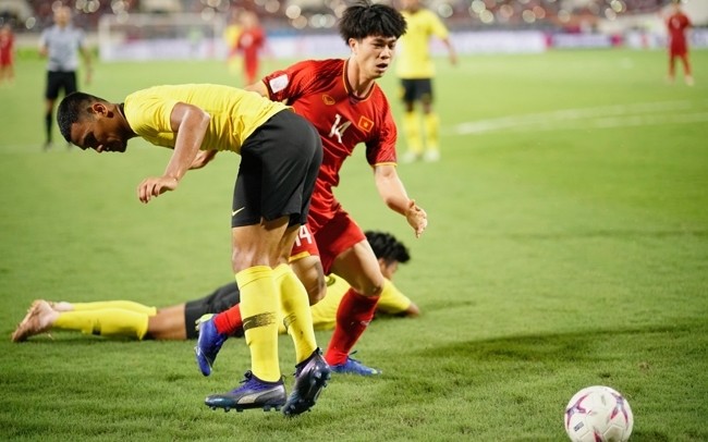 Striker Cong Phuong (in red) is expected to gain high achievements in the RoK. 