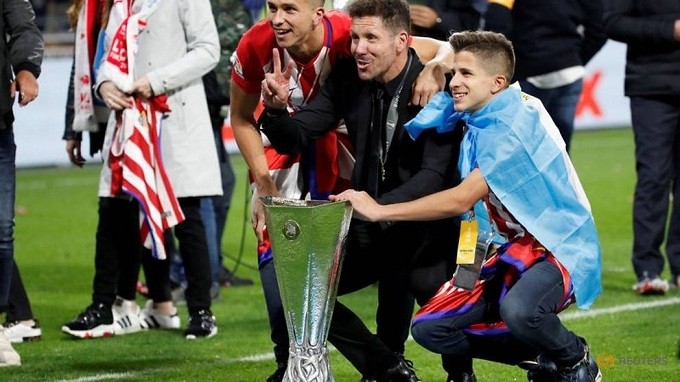 Simeone and his family celebrate after winning the Europa League at Groupama Stadium, Lyon, France - May 16, 2018. (Reuters)