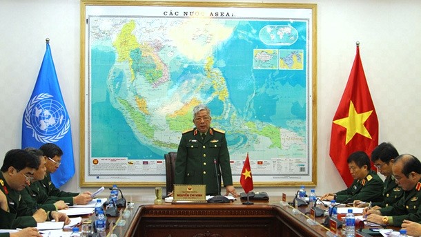 Deputy Minister of Defence, Sen. Lieut. Gen. Nguyen Chi Vinh speaks at the meeting. (Photo: mod.gov.vn)