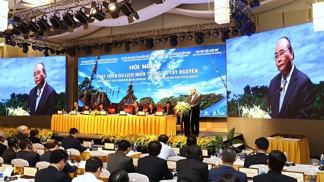 Prime Minister Nguyen Xuan Phuc speaks at the event. (Photo: VNA)