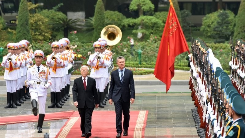 President of the Argentine Republic Mauricio Macri welcomed in Hanoi on February 20. (Photo: NDO/Duy Linh)
