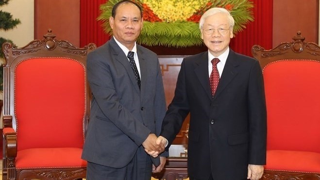 General Secretary of the Communist Party of Vietnam and President Nguyen Phu Trong (R) welcomes Lao Minister of Public Security Vilay Lakhamfong (Photo: VNA)