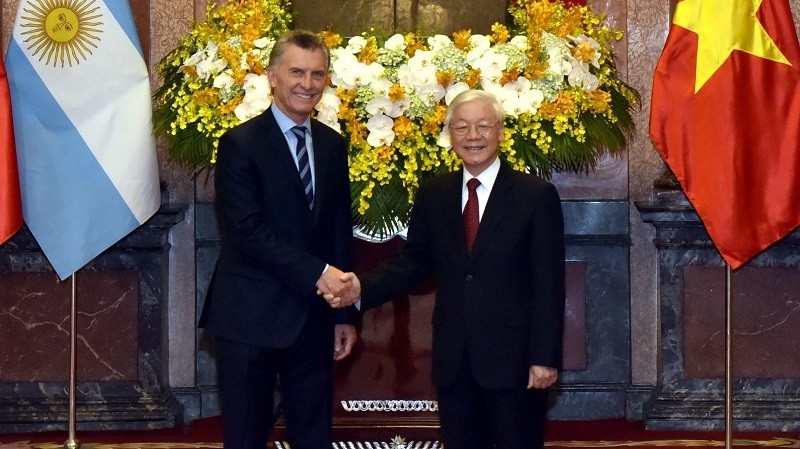General Secretary and President Nguyen Phu Trong and President of Argentina Mauricio Macri. (Photo: Duy Linh)