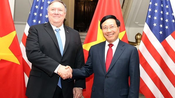 Deputy Prime Minister and Foreign Minister Pham Binh Minh (R) and US Secretary of State Mike Pompeo (Photo: VGP)