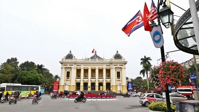 Flags and flowers adorn the streets everywhere in central Hanoi to welcome the second DPRK-USA Summit 2019 (Photo: VNA)